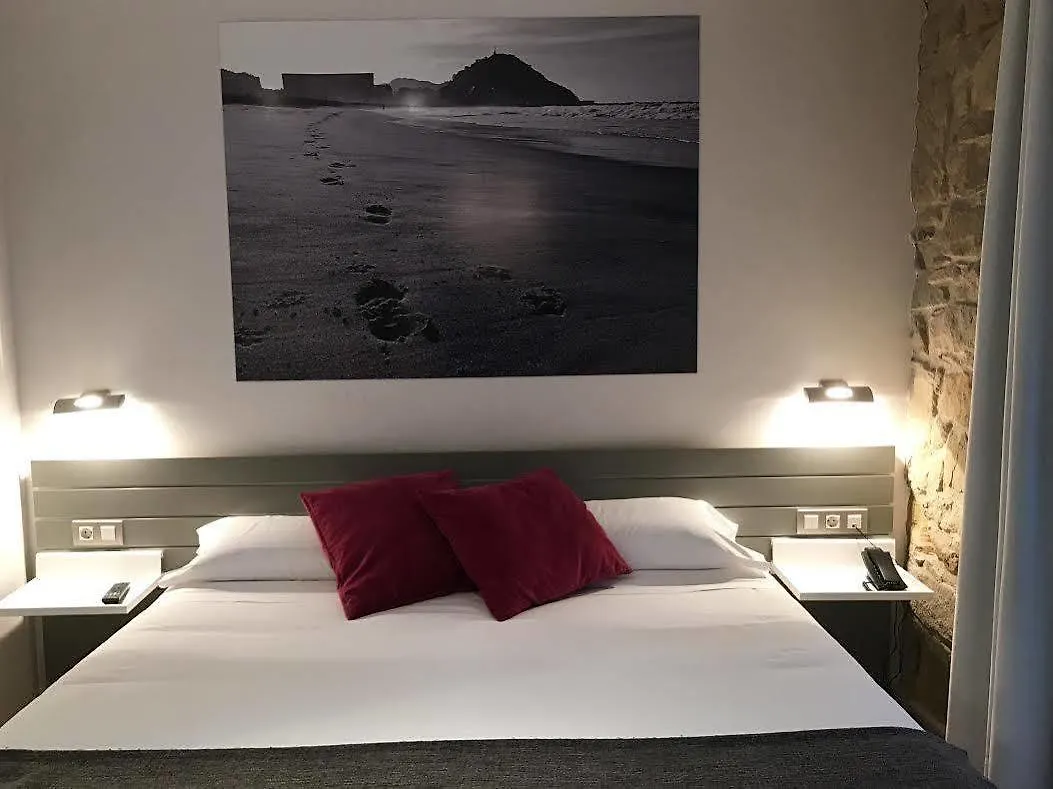 Hotel & Suites Arrizul Gros Сан-Себастьян 0*,